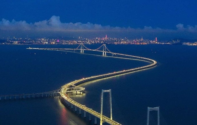 中國の交通に大きな変化をもたらす橋、港、道路